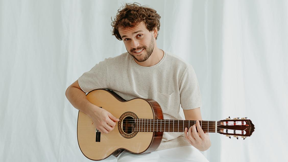 Sábado Homenagem - THEO CANTA CHICO (foto do evento)